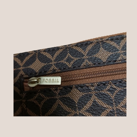 Brand new Fossil Diamond pattern Wallet - Picture 2 of 4